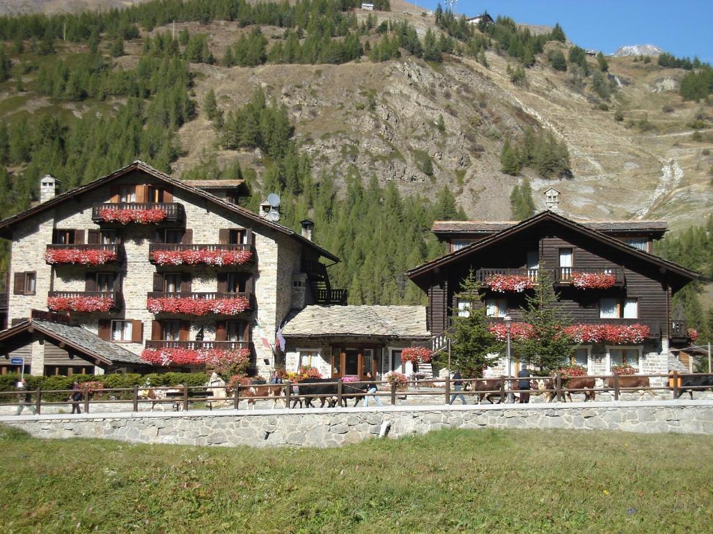 Petit Hotel Cogne Exterior foto