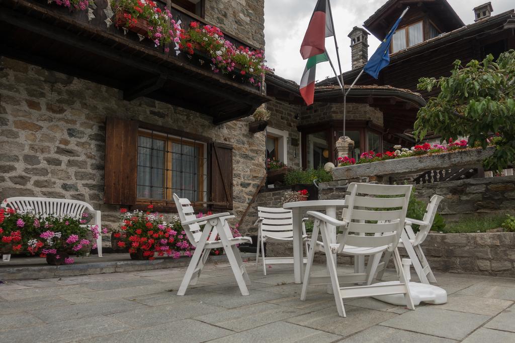 Petit Hotel Cogne Exterior foto